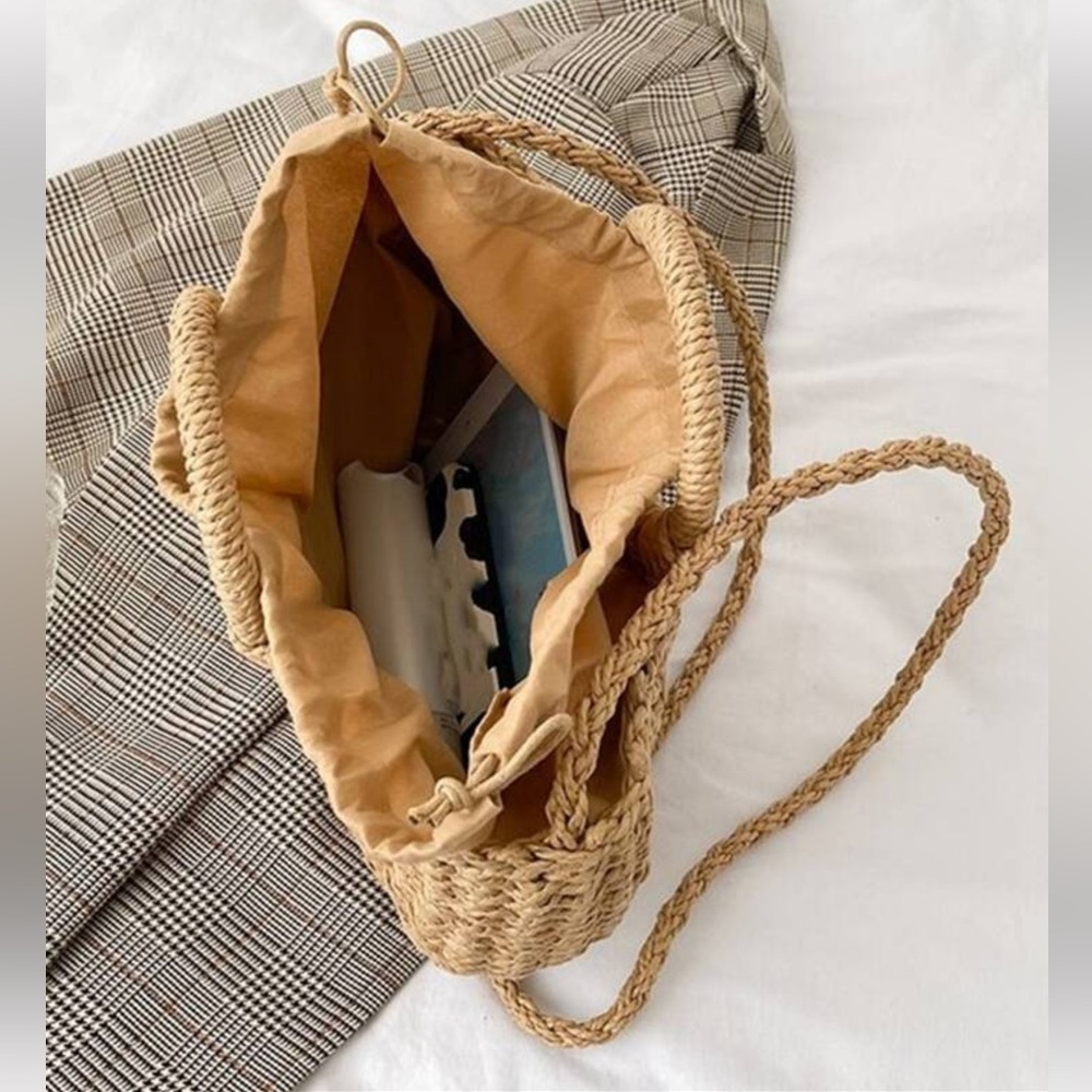 Minimalist Summer Straw Bag - Picture 2 of 5